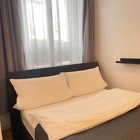 Ferienwohnung Im Stadtzentrum Von Bernau - Schoene Ferienwohnung Mit 1 1/2 Zimmern, Bad, Spuelmaschine, Waschmaschine, Komplette Kueche, Wlan ベルナウ・バイ・ベルリン エクステリア 写真
