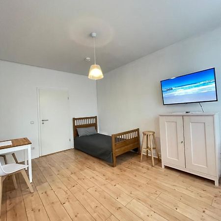 Ferienwohnung Im Stadtzentrum Von Bernau - Schoene Ferienwohnung Mit 1 1/2 Zimmern, Bad, Spuelmaschine, Waschmaschine, Komplette Kueche, Wlan ベルナウ・バイ・ベルリン エクステリア 写真