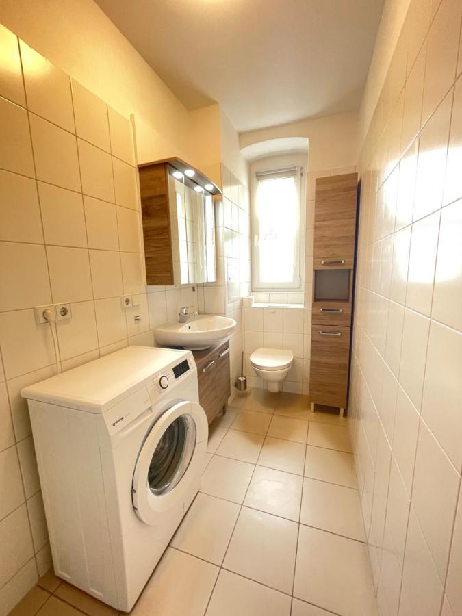 Ferienwohnung Im Stadtzentrum Von Bernau - Schoene Ferienwohnung Mit 1 1/2 Zimmern, Bad, Spuelmaschine, Waschmaschine, Komplette Kueche, Wlan ベルナウ・バイ・ベルリン エクステリア 写真