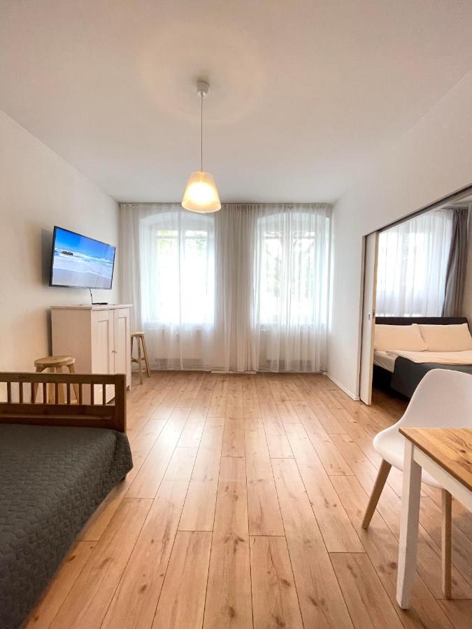 Ferienwohnung Im Stadtzentrum Von Bernau - Schoene Ferienwohnung Mit 1 1/2 Zimmern, Bad, Spuelmaschine, Waschmaschine, Komplette Kueche, Wlan ベルナウ・バイ・ベルリン エクステリア 写真