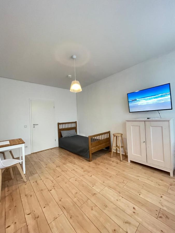 Ferienwohnung Im Stadtzentrum Von Bernau - Schoene Ferienwohnung Mit 1 1/2 Zimmern, Bad, Spuelmaschine, Waschmaschine, Komplette Kueche, Wlan ベルナウ・バイ・ベルリン エクステリア 写真